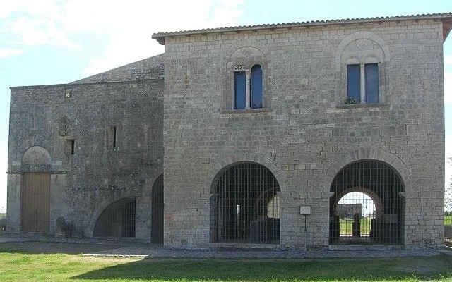 Chiesa Della Trinità Venosa