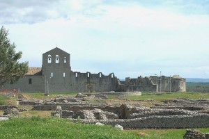 Chiesa Della Trinità Venosa: Interno: Chiesa Incompiuta