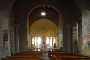 Chiesa Della Trinità Venosa: Interno