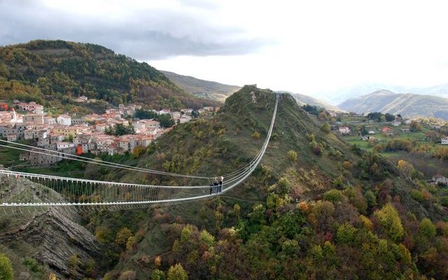 Sasso Di Castalda: Un Ponte Tibetano In Basilicata