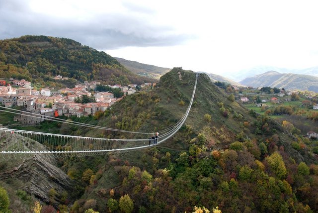 Sasso Di Castalda: Un Ponte Tibetano In Basilicata